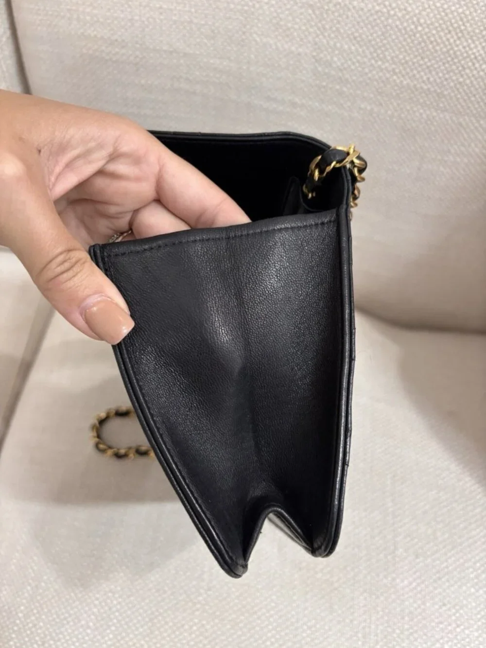 Authentic CHANEL single flap black lambskin bag classic 24k gold hardware